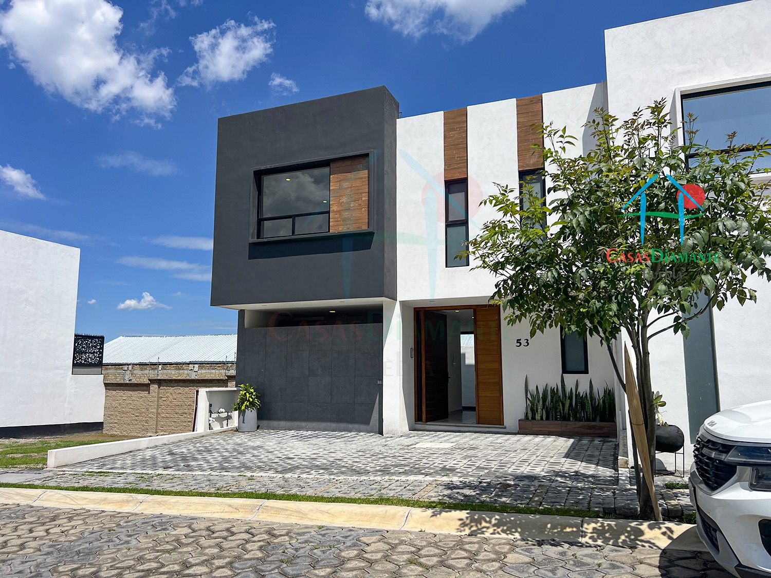 Parque Aguascalientes Casa Hugo EC - Fachada 1